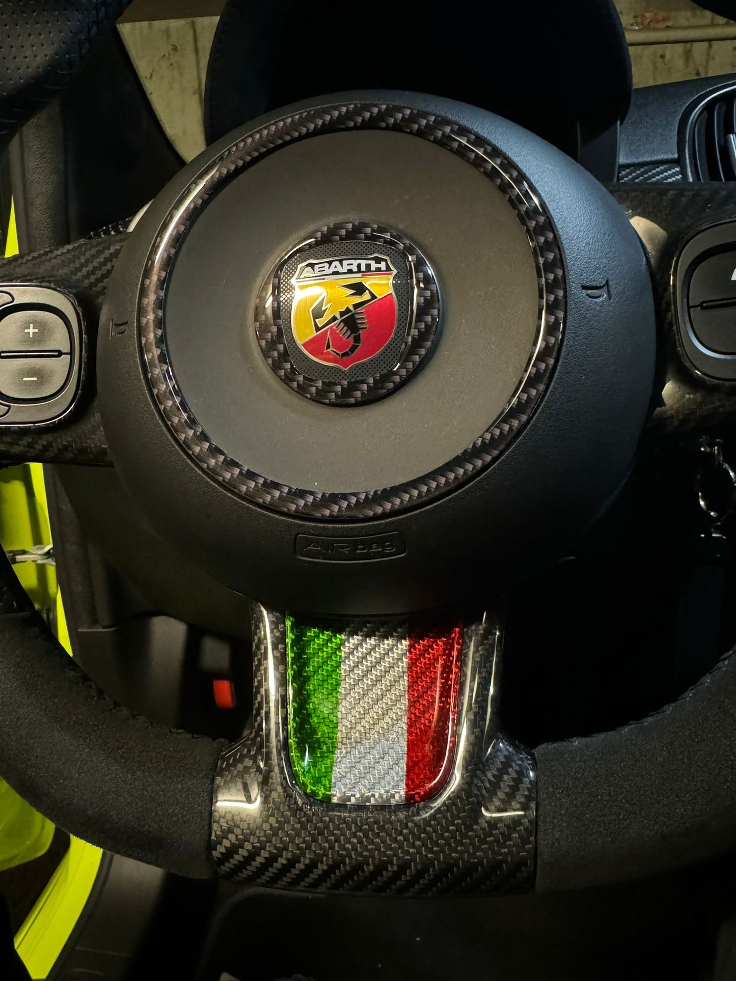 CARBON FIBER cover lower part of the 500ABARTH steering wheel